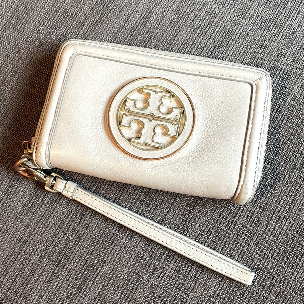 Tory Burch Light Gray Zip Wallet & Wristlet